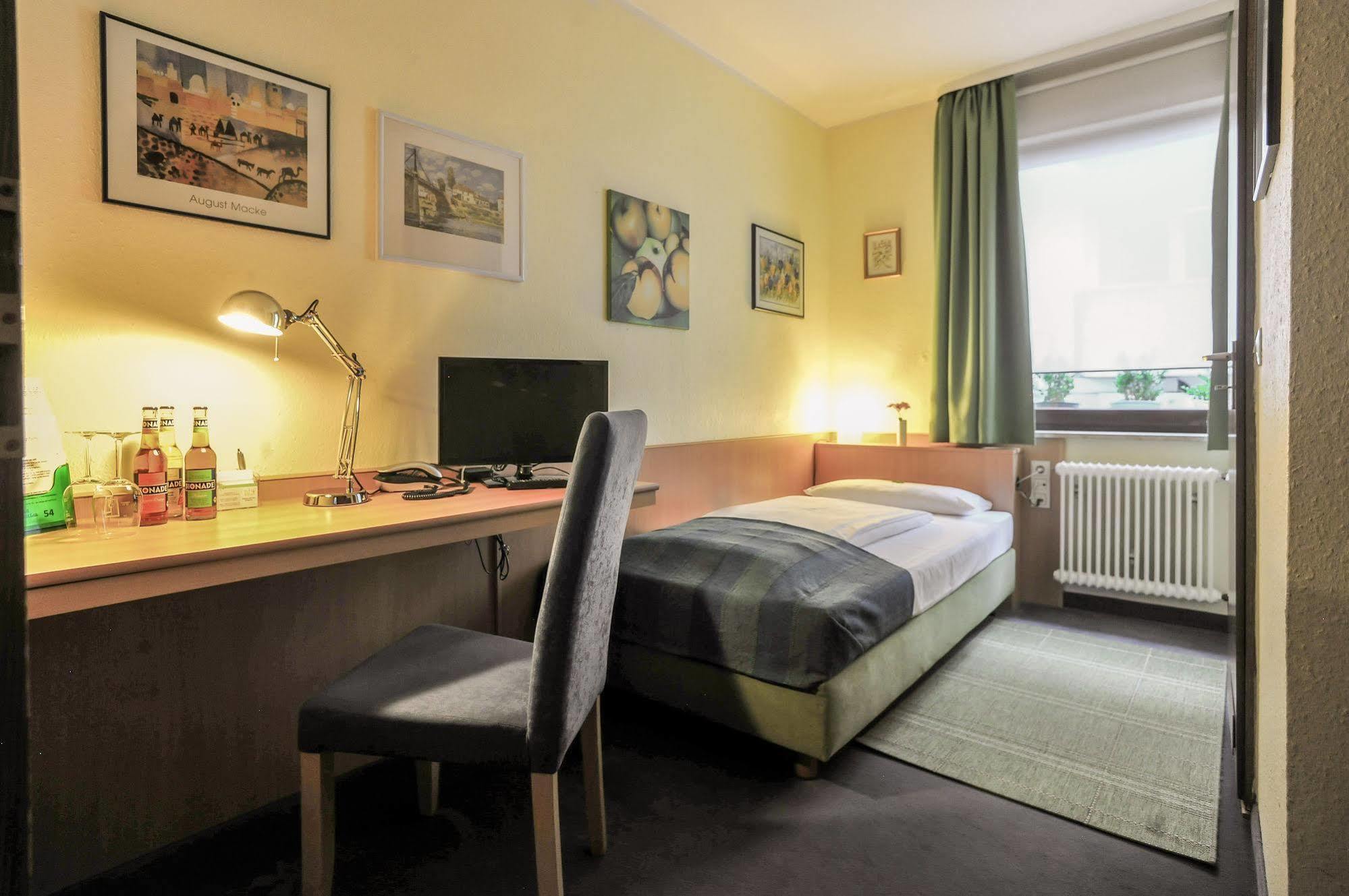City Hotel Fellbach 24H Check-In Экстерьер фото