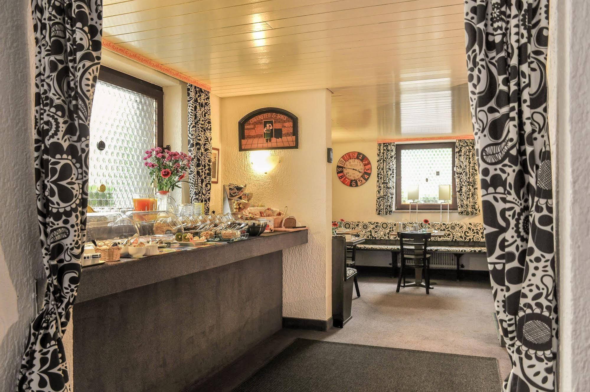 City Hotel Fellbach 24H Check-In Экстерьер фото