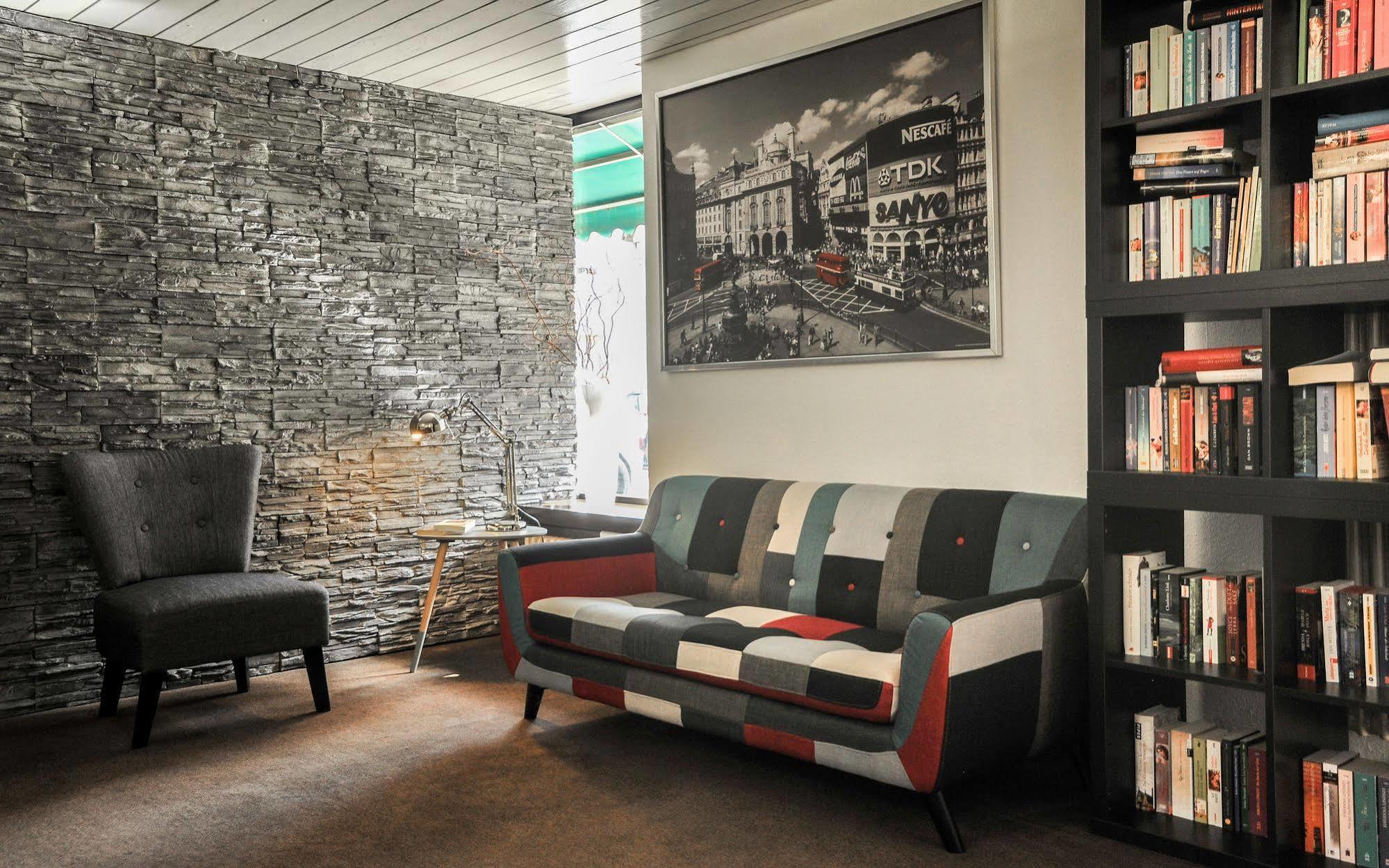 City Hotel Fellbach 24H Check-In Экстерьер фото